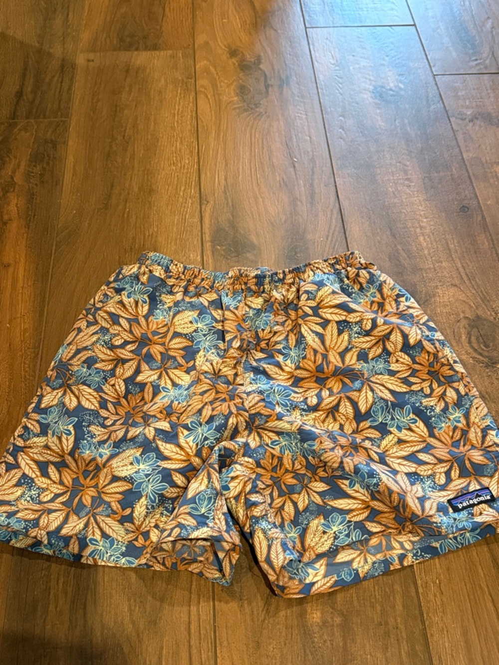 EUC Patagonia Blue & Tan Leaf-Print Swim Trunks size Small